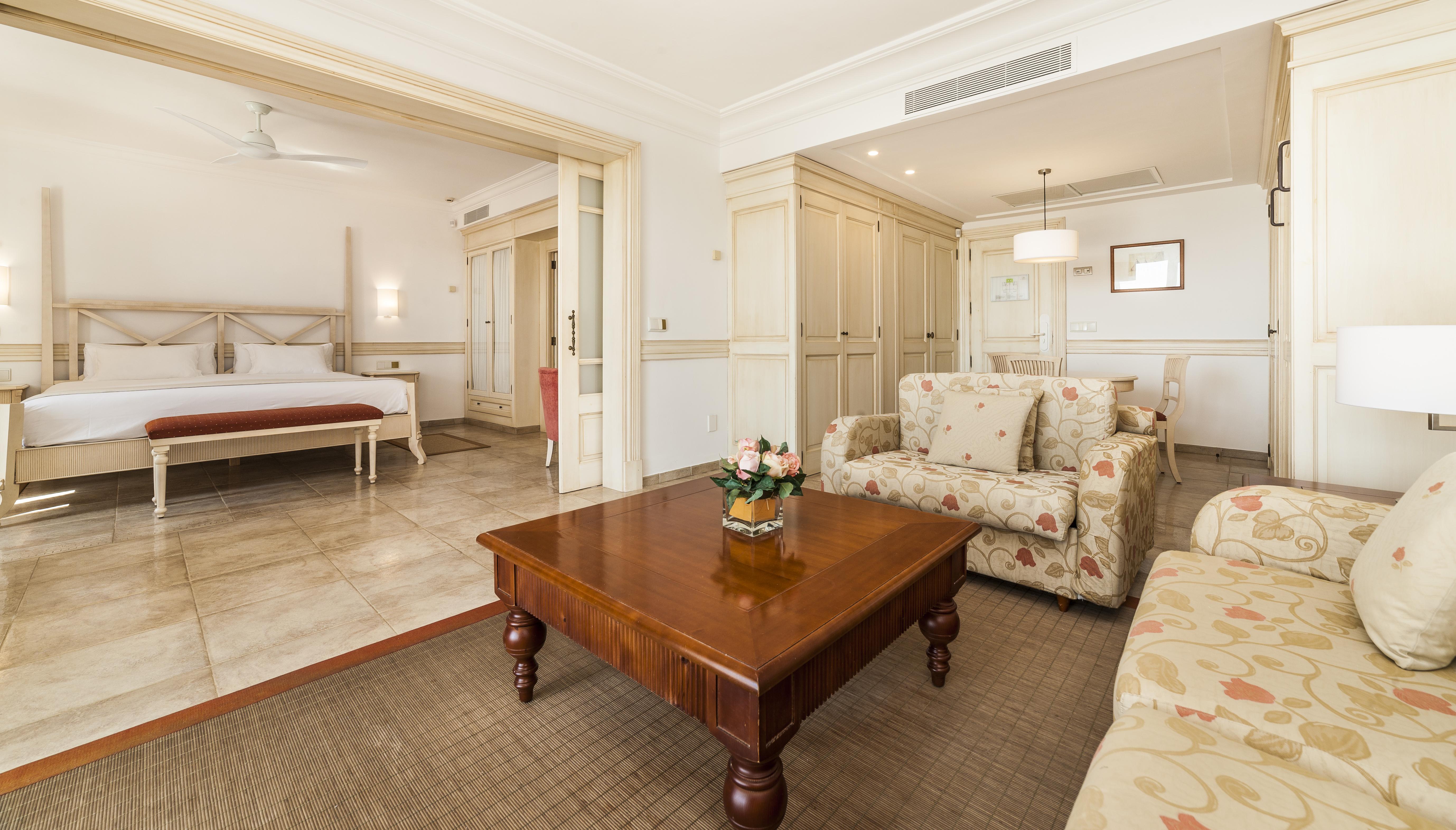 Insotel Punta Prima Prestige Suites & Spa Exterior photo